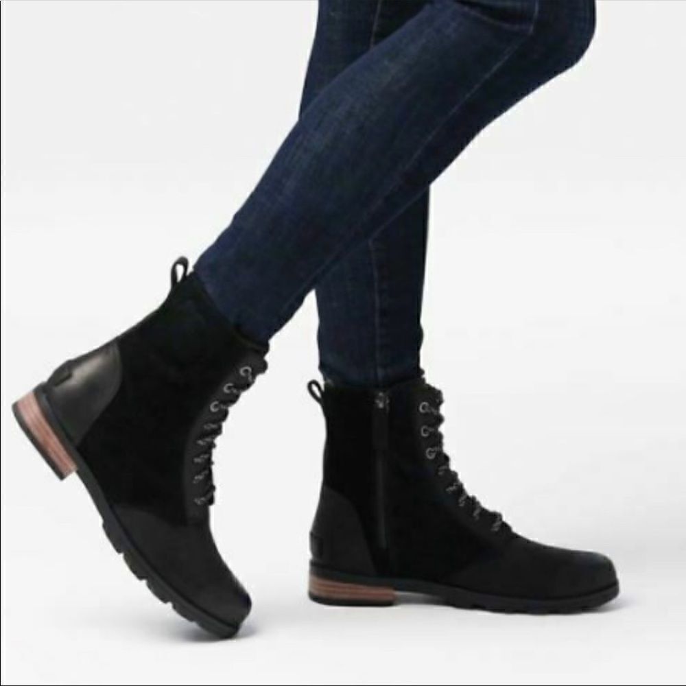 NWT Sorel Emelie Short Lace Boot size 7 Black